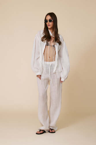 Loose-Fit White Blouse With Voluminous Balloon Sleeves With Wide Cuffs - SS25 - PNK Casual