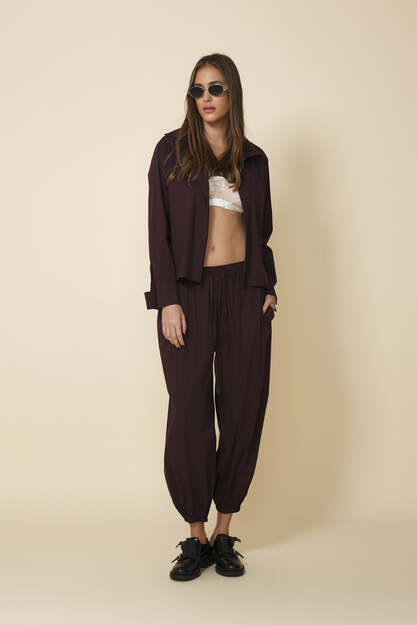 Burgundy Loose-Fit Shirt With A Classic Collar And Long Sleeves