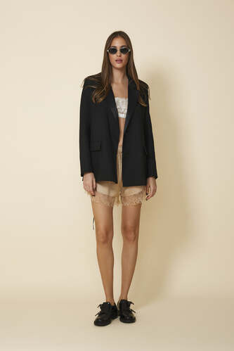Beige Shorts Finished With Delicate Lace Trim At The Hem - Pre-Spring26 - PNK Casual