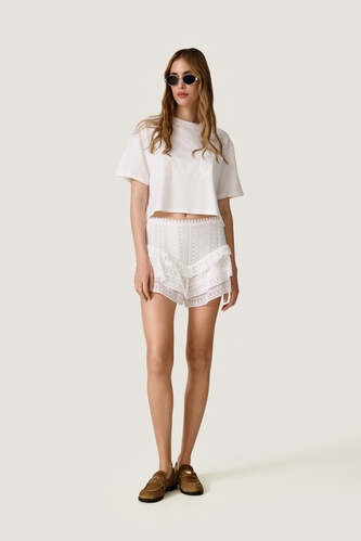 White cropped T-shirt with a patch pocket and side slits - SS26 - PNK Casual